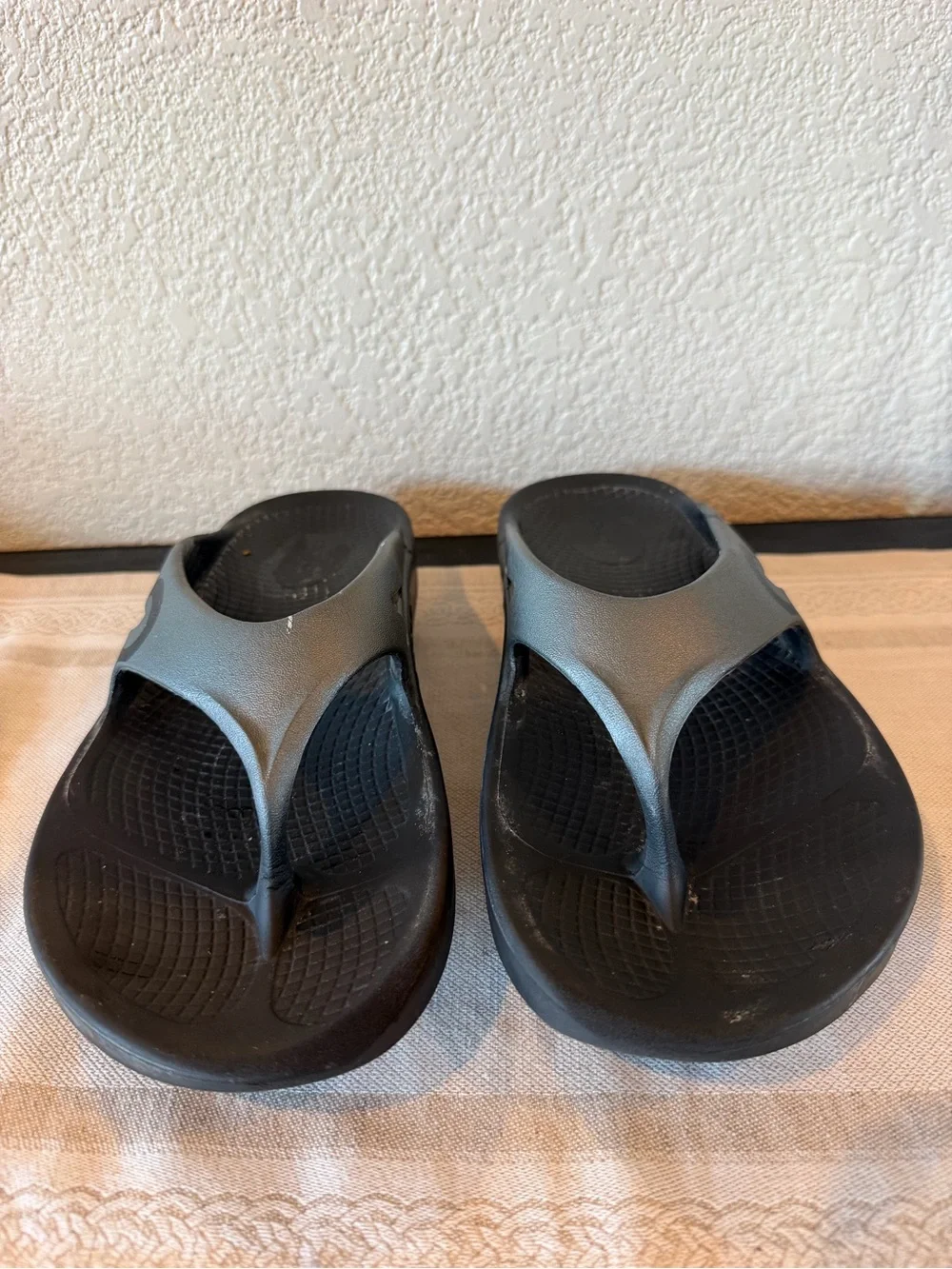 OOFOS Graphite Ooriginal Sports Recovery Flip Flop Sandals
